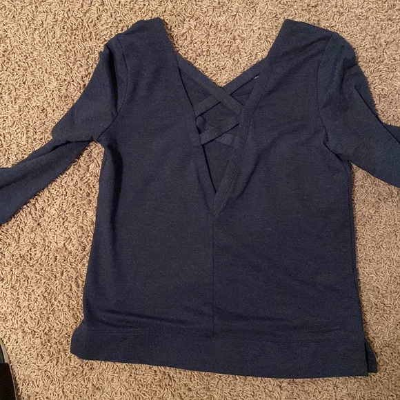 Old navy top - Picture 2 of 3